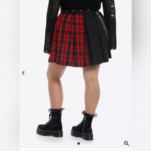 🖤🔥 Social Collision Plaid Split belted Skirt w/ Chain – Size Large